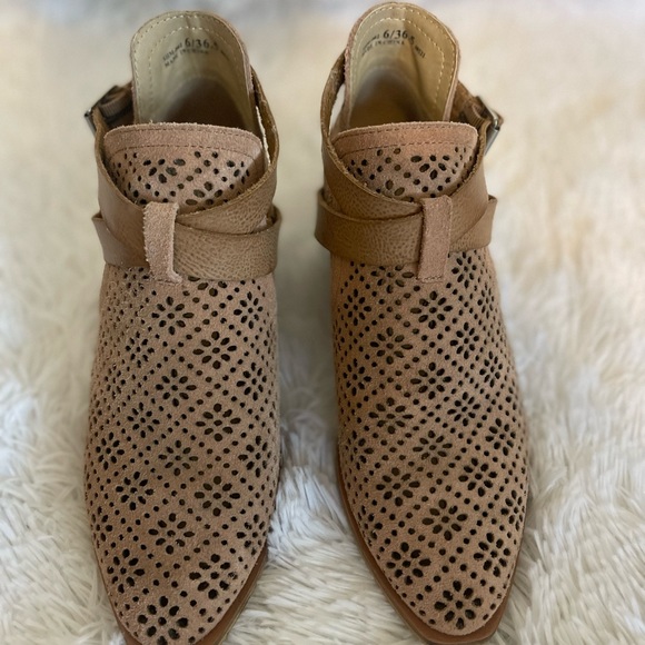 Chinese Laundry women’s booties size 6 - Picture 2 of 4